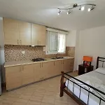 Renting Химара